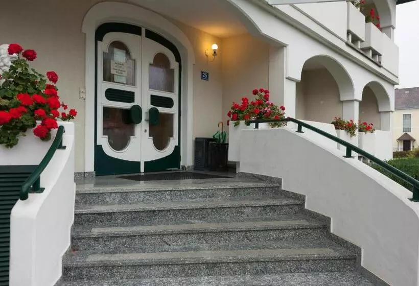 ホテル & Kurpension Weiss