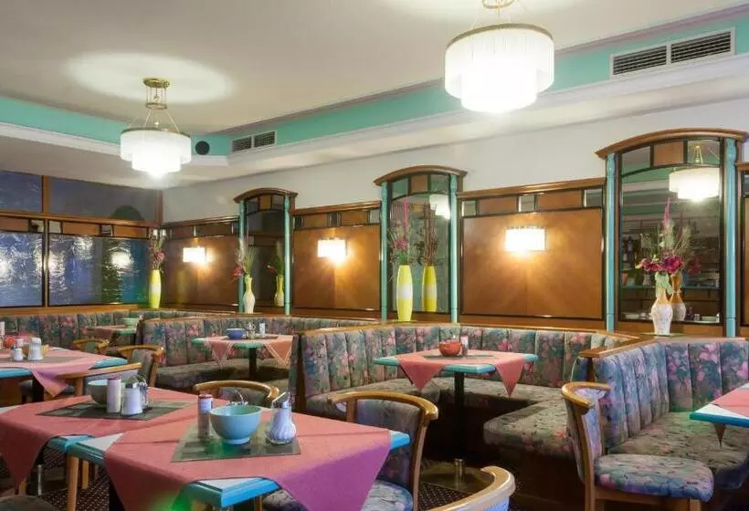 ホテル & Kurpension Weiss