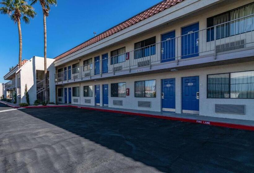 فندق Rodeway Inn & Suites Thousand Palms Rancho Mirage