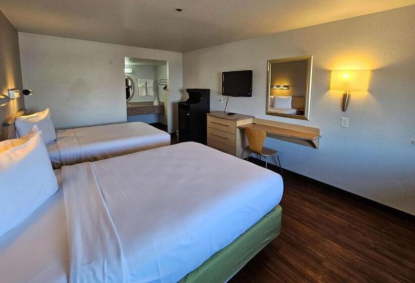 فندق Rodeway Inn & Suites Thousand Palms Rancho Mirage