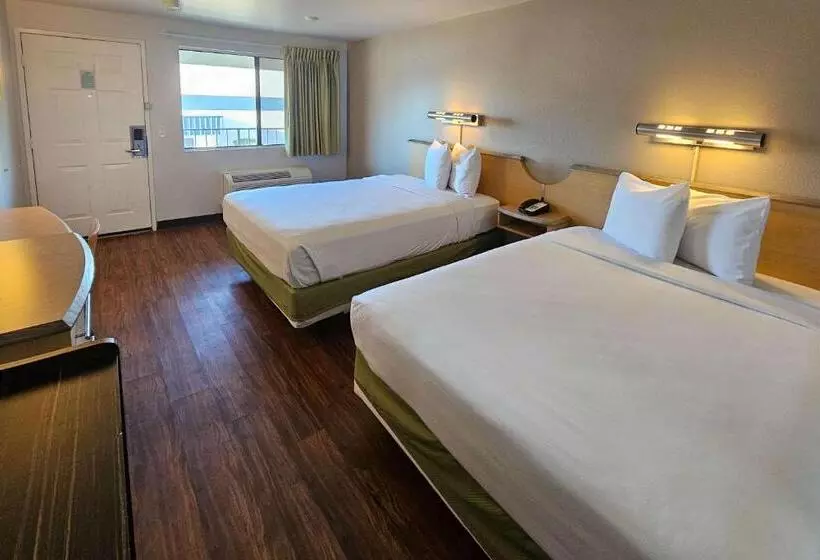 Hotelli Rodeway Inn & Suites Thousand Palms   Rancho Mirage