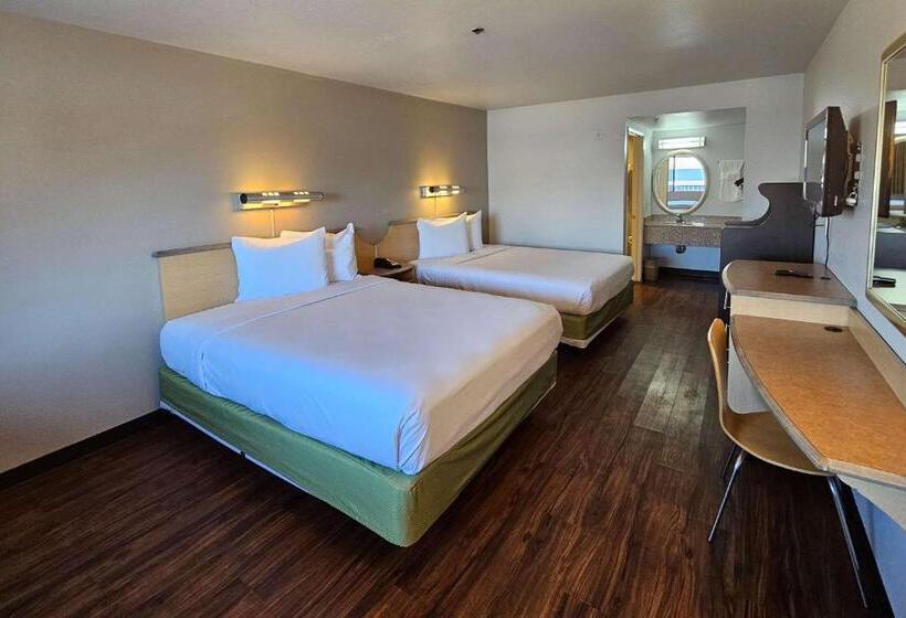 فندق Rodeway Inn & Suites Thousand Palms Rancho Mirage