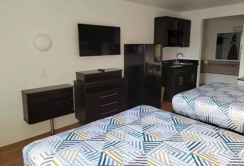 Hotelli Rodeway Inn & Suites Thousand Palms   Rancho Mirage