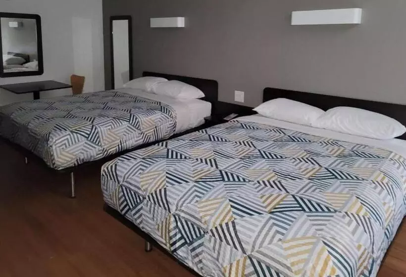 Hotelli Rodeway Inn & Suites Thousand Palms   Rancho Mirage