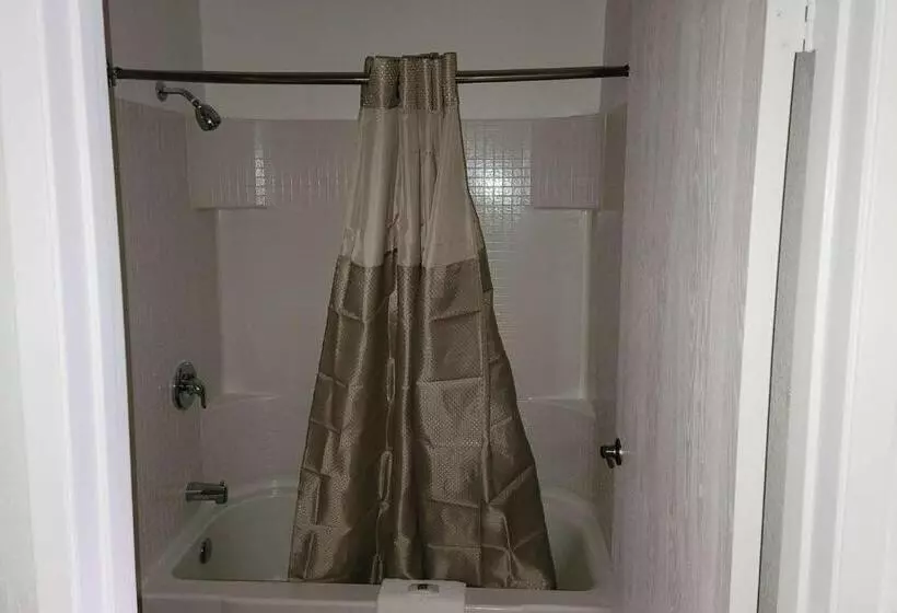 Hotelli Rodeway Inn & Suites Thousand Palms   Rancho Mirage