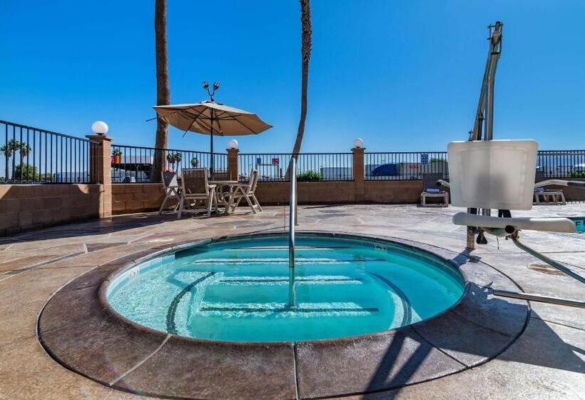 فندق Rodeway Inn & Suites Thousand Palms Rancho Mirage