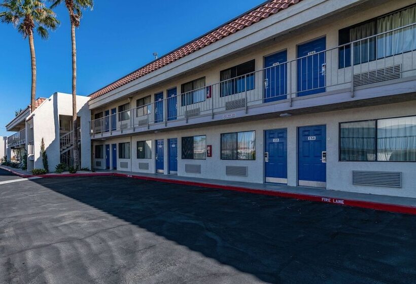 فندق Rodeway Inn & Suites Thousand Palms Rancho Mirage