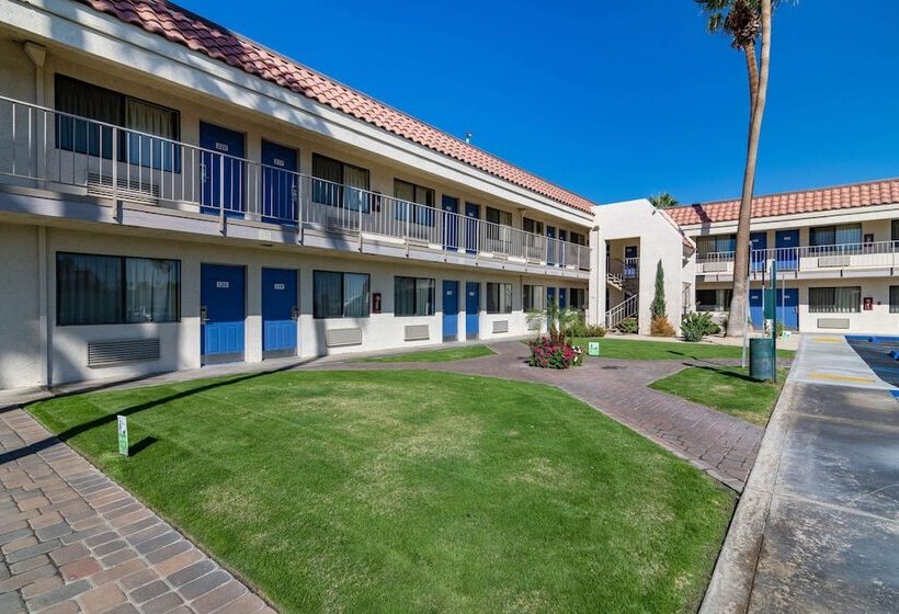 فندق Rodeway Inn & Suites Thousand Palms Rancho Mirage