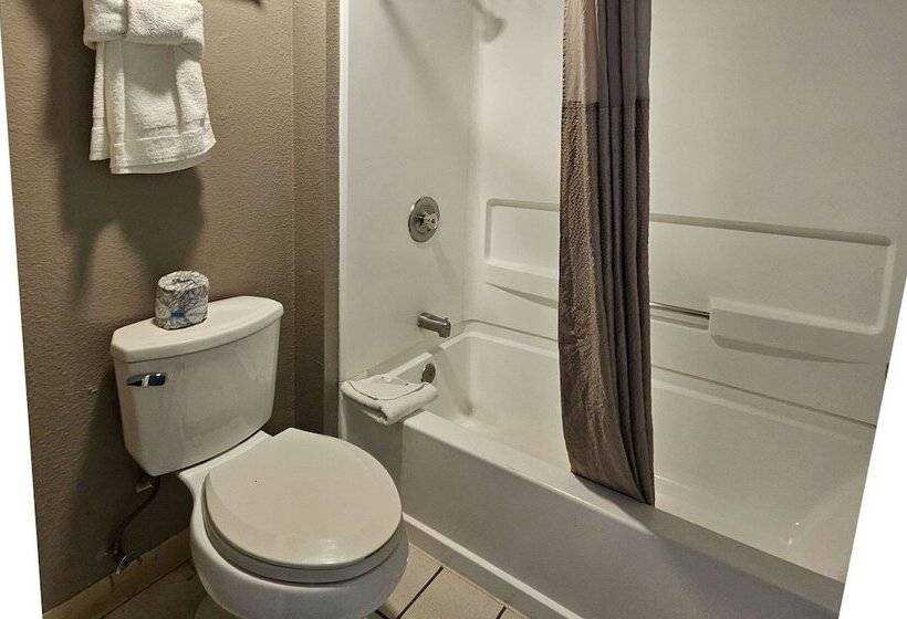 فندق Rodeway Inn & Suites Thousand Palms Rancho Mirage