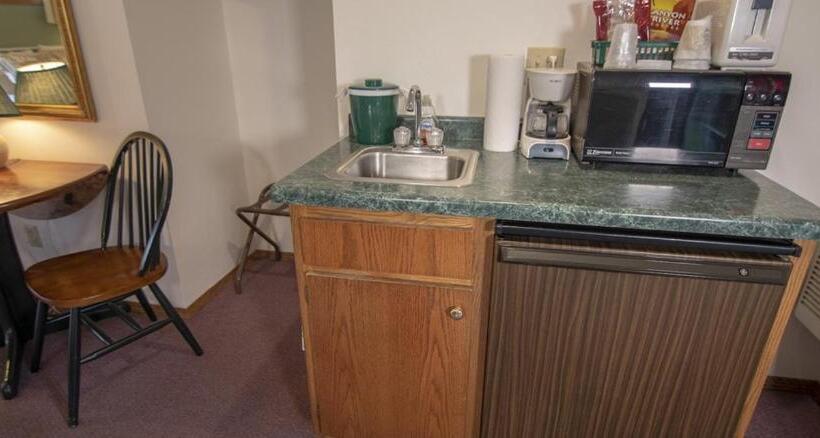 منتجع Ridges Inn & Suites