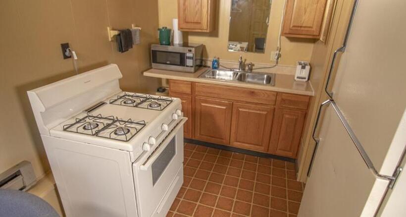 منتجع Ridges Inn & Suites