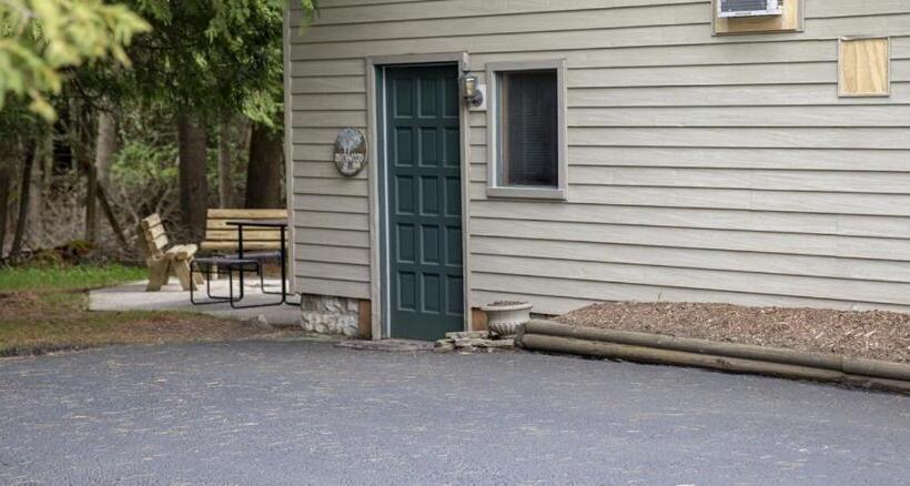 منتجع Ridges Inn & Suites