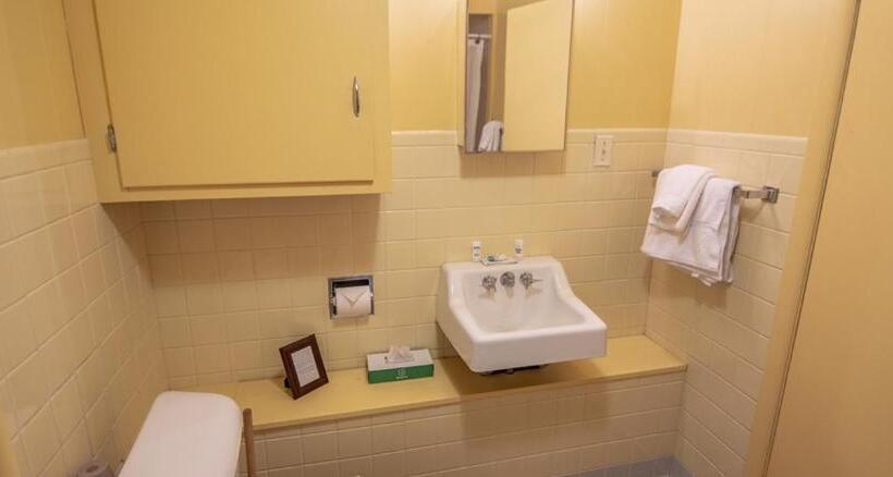 منتجع Ridges Inn & Suites