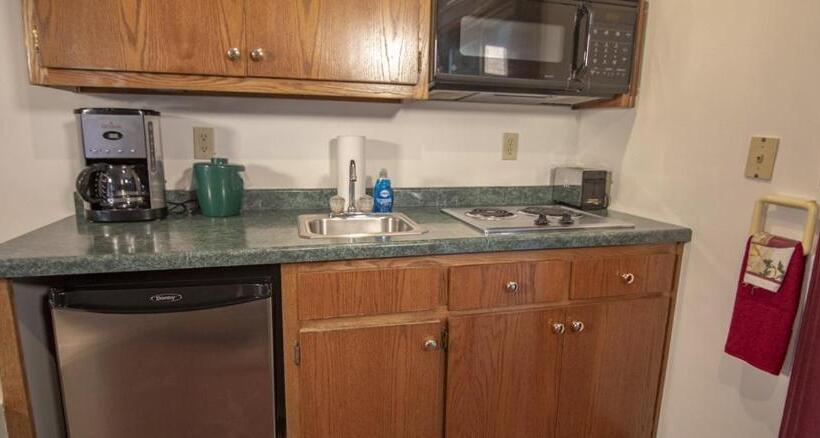 منتجع Ridges Inn & Suites