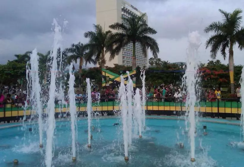 تختخواب و صبحانه Malia S New Kgn Apartment