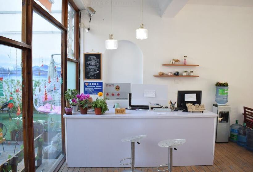 Dali Spring Field Hostel