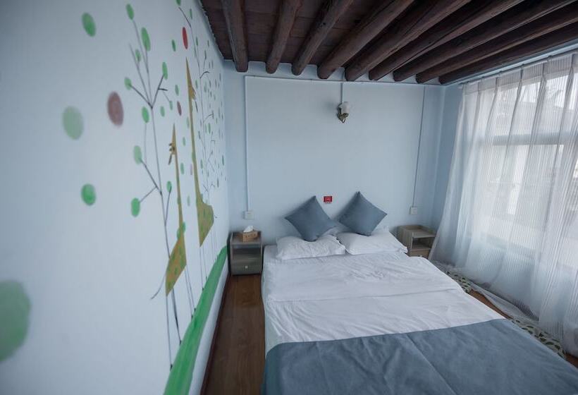 Dali Spring Field Hostel