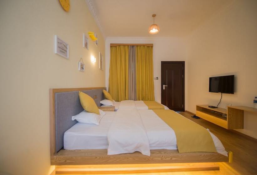 Dali Spring Field Hostel