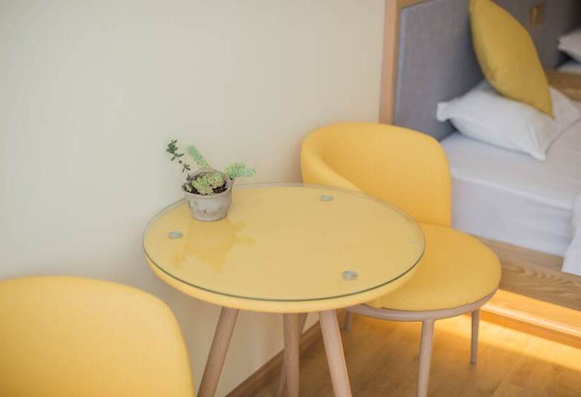 Dali Spring Field Hostel