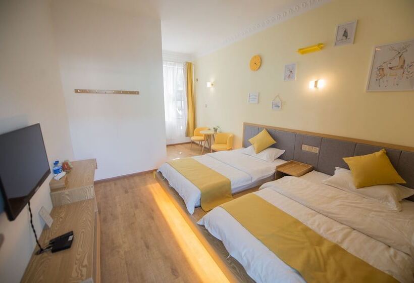 Dali Spring Field Hostel