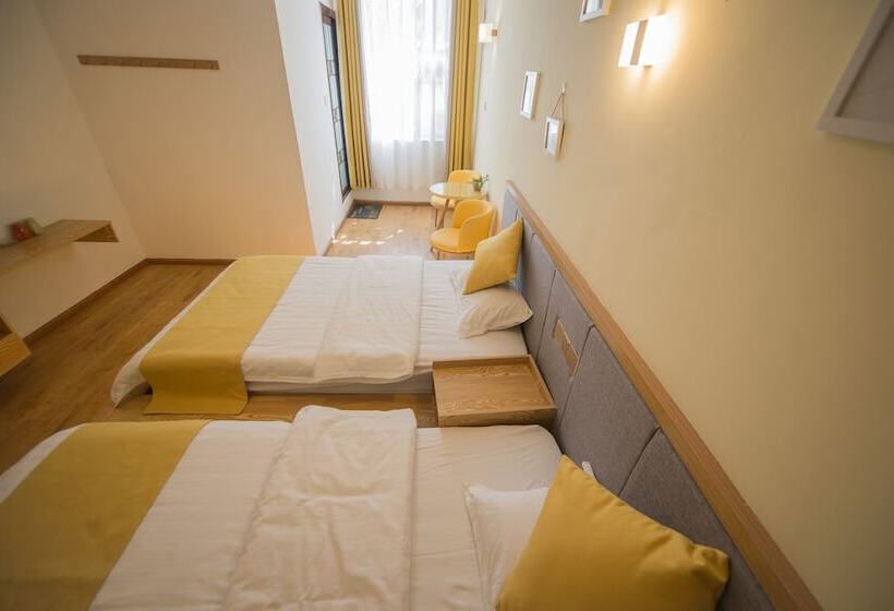 Dali Spring Field Hostel