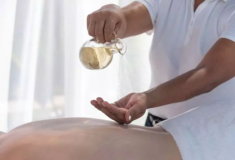 هتل Cayman Suites