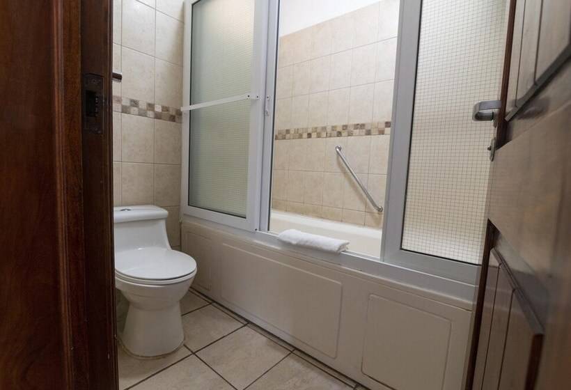 هتل Cayman Suites