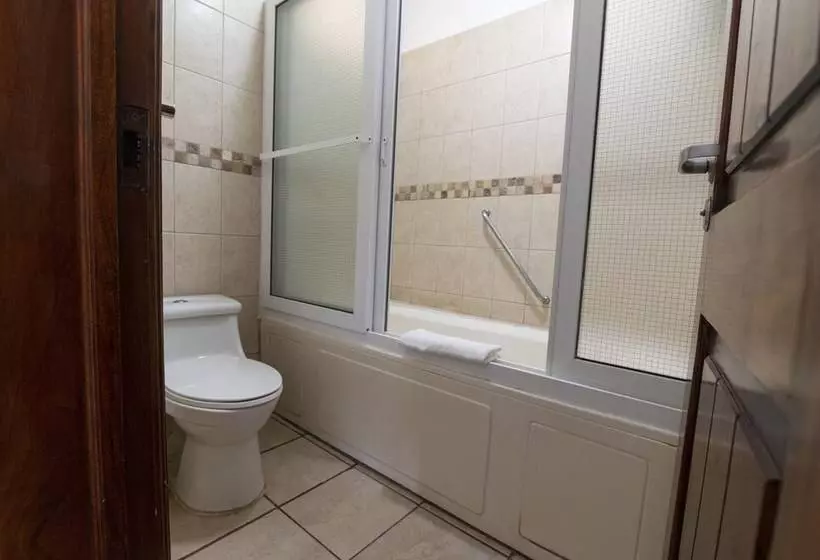 هتل Cayman Suites