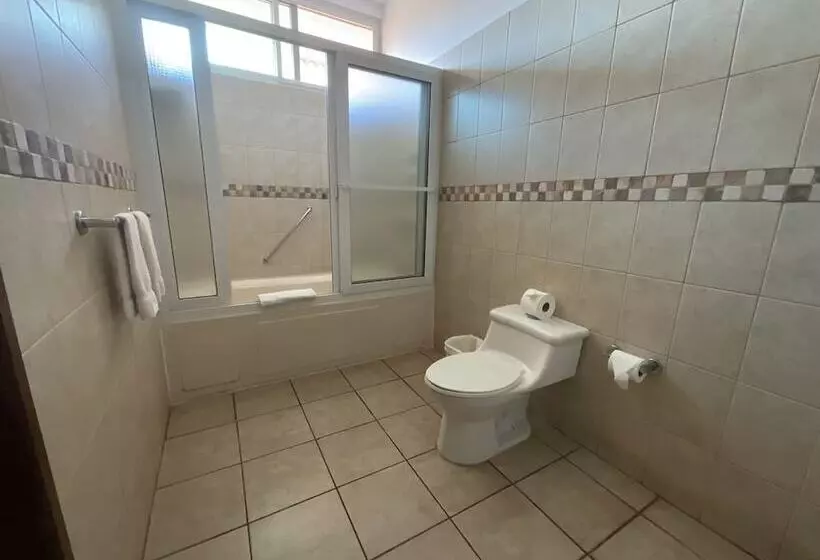 هتل Cayman Suites