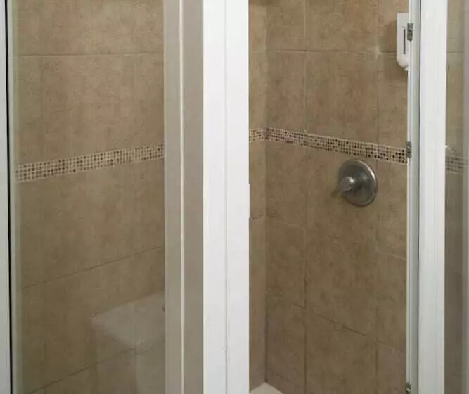 هتل Cayman Suites