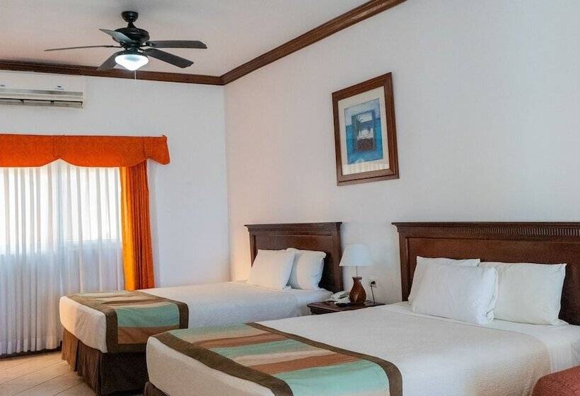 هتل Cayman Suites