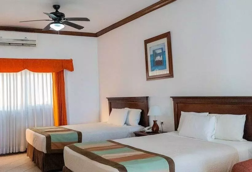 هتل Cayman Suites