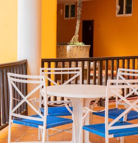 هتل Cayman Suites