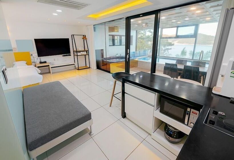 Hotel High Class 153