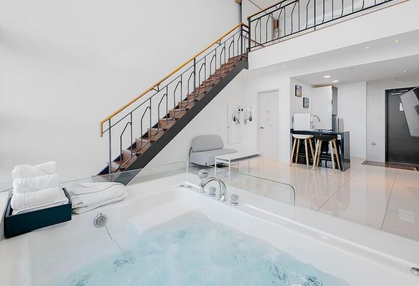 Hotel High Class 153