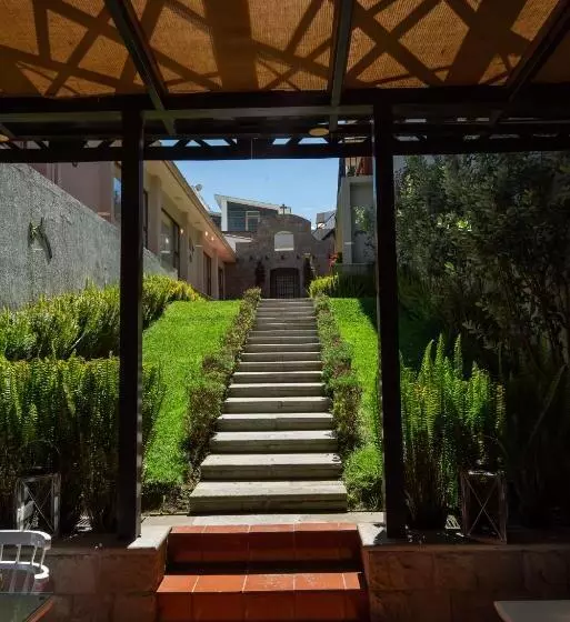 Quindeloma Art Hotel And Gallery