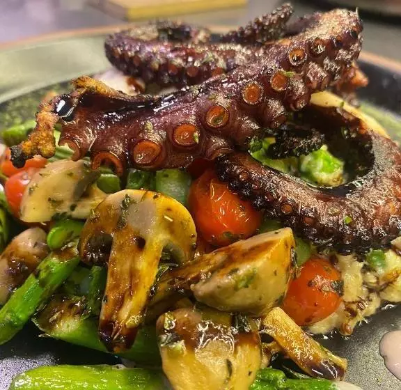 Quindeloma Art Hotel And Gallery