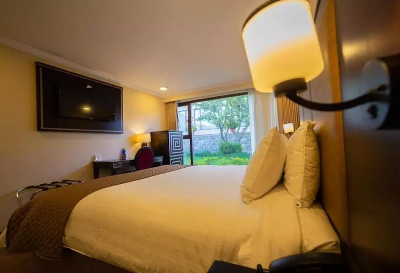 Quindeloma Art Hotel And Gallery