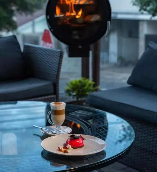 Quindeloma Art Hotel And Gallery