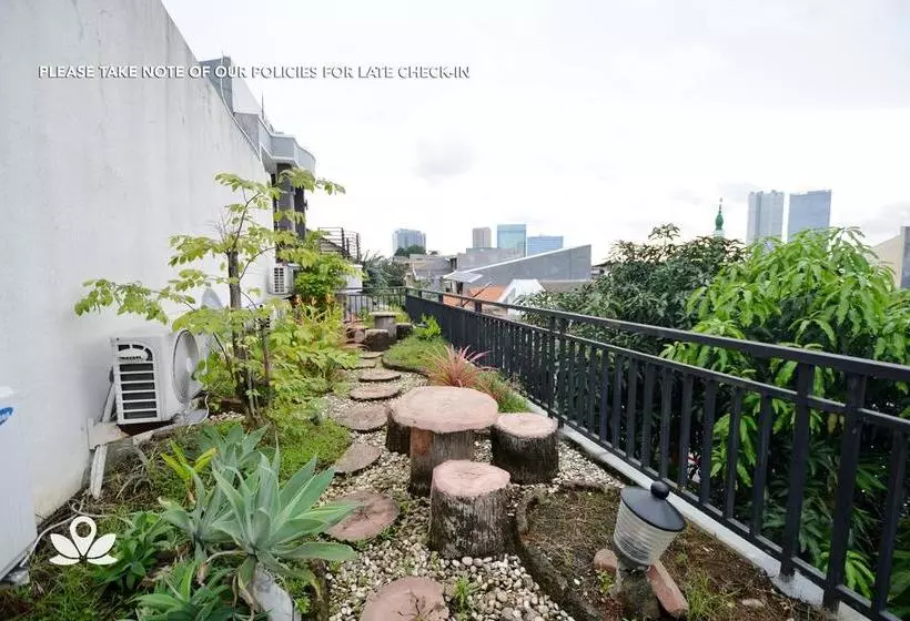 ホテル Zen Rooms Radio Dalam