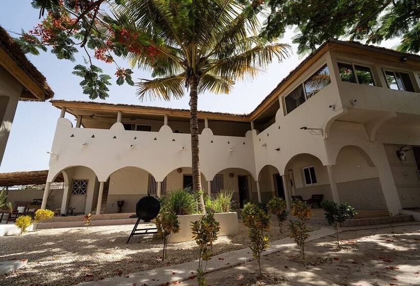 تختخواب و صبحانه La Teranga Toubacouta