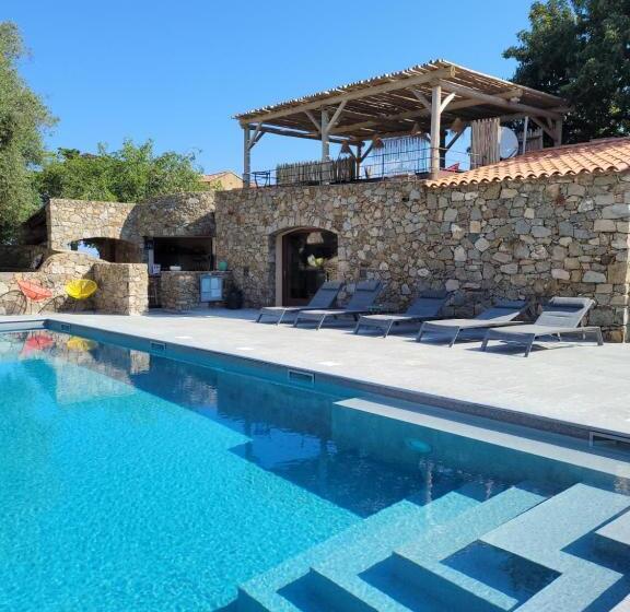 ホテル La Bergerie