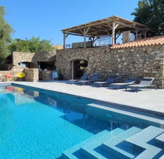 ホテル La Bergerie