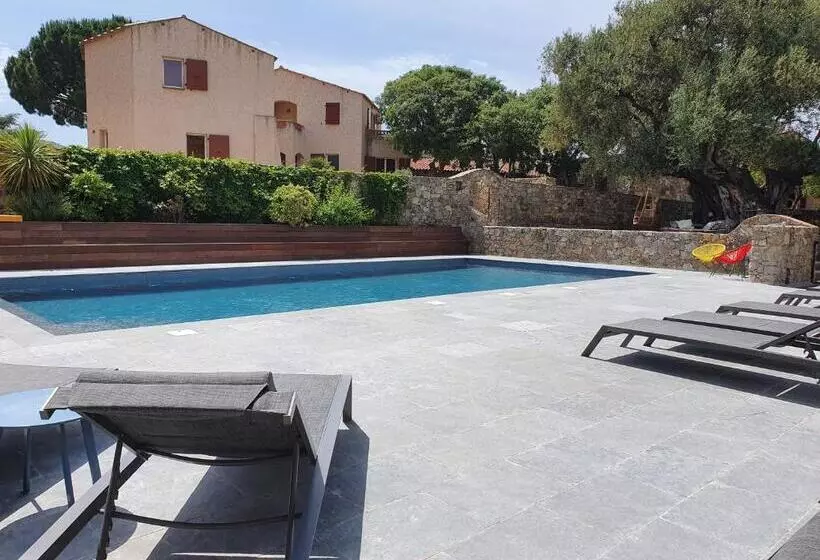 ホテル La Bergerie