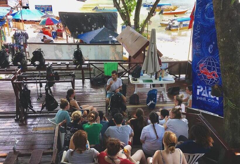 فندق صغير Quiver Dive Team Perhentian Dorm