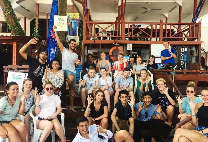 فندق صغير Quiver Dive Team Perhentian Dorm