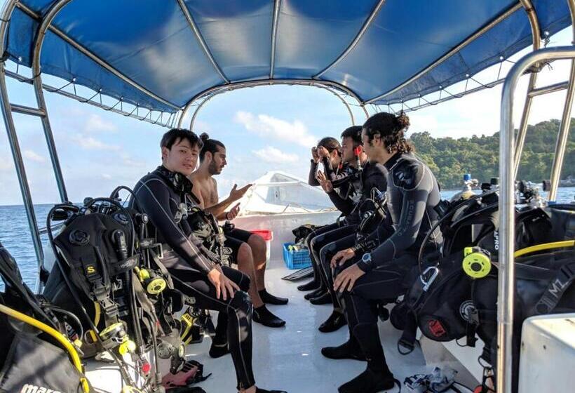 فندق صغير Quiver Dive Team Perhentian Dorm