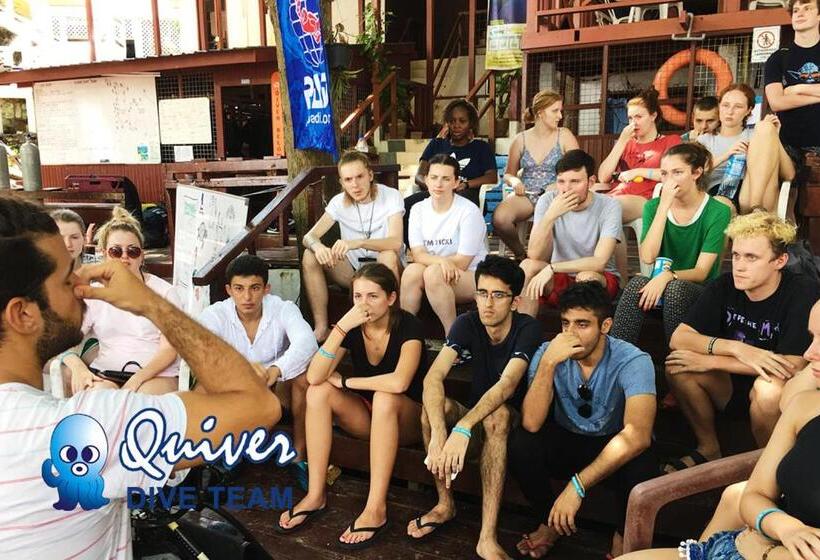 فندق صغير Quiver Dive Team Perhentian Dorm