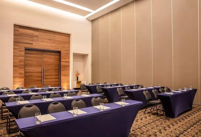 Hotelli Fiesta Inn Tuxtla Fashion Mall