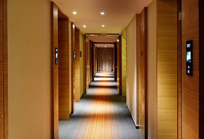 هتل Hampton By Hilton Beihai Station